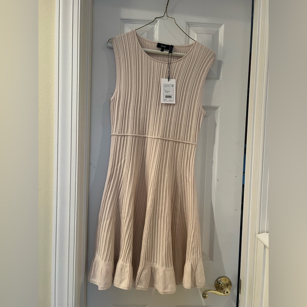 BRAND NEW Theory Fit and Flare in color ecru-